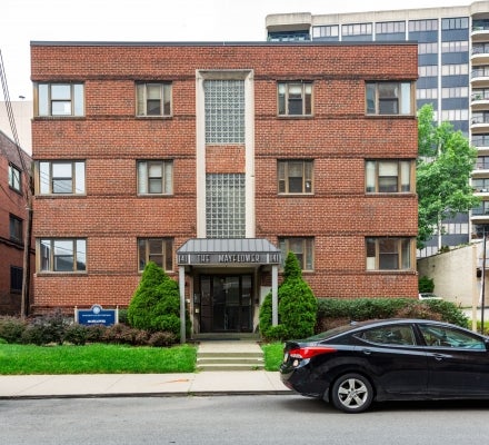 External view Mayflower Apartments